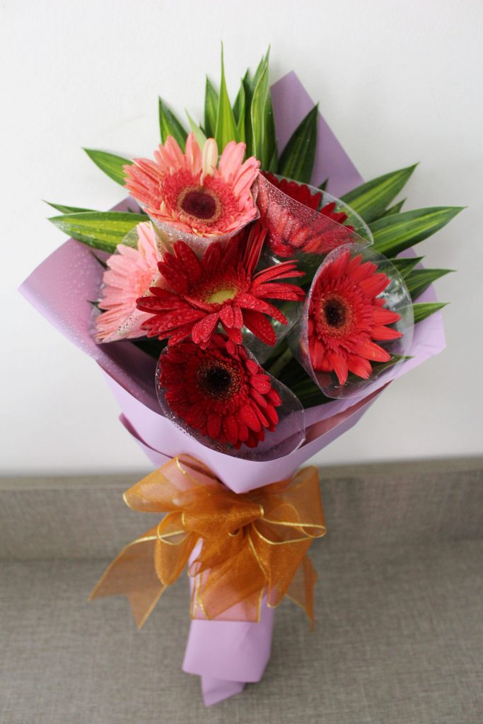 Daisy Hand Bouquet HBD005 Sim Florist